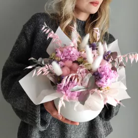 Сухоцветы в керамическом кашпо Гортензия  от интернет-магазина «VeraRosa»