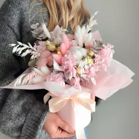 Сухоцветы в коробке Гортензия и хлопок  от интернет-магазина «VeraRosa»