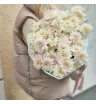 Нежный букет из 15 кустовых хризантем 