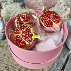 Стеклянные игрушки в наборе Заснеженный гранат от интернет-магазина «VeraRosa»