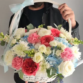 Цветы в корзине  от интернет-магазина «VeraRosa»