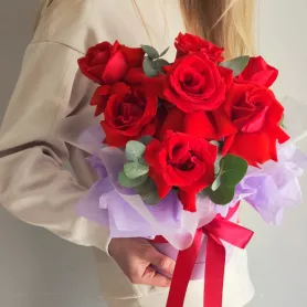 Розы в коробке Сердцебиение  от интернет-магазина «VeraRosa»