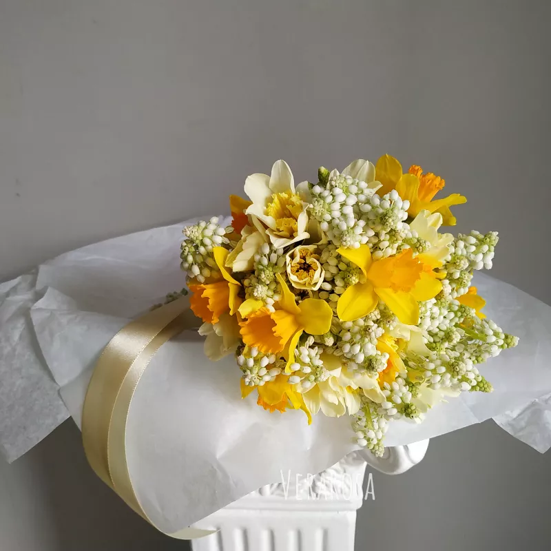 Букет невесты из первоцветов Лили