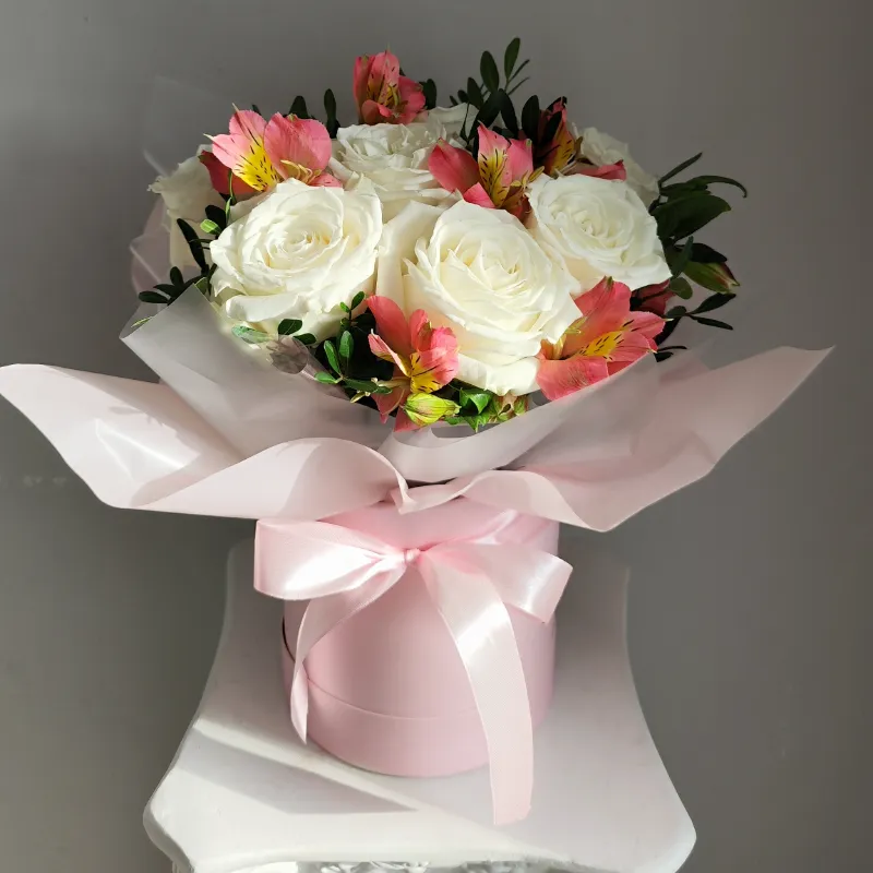 Коробка с цветами Секрет  от интернет-магазина «VeraRosa»